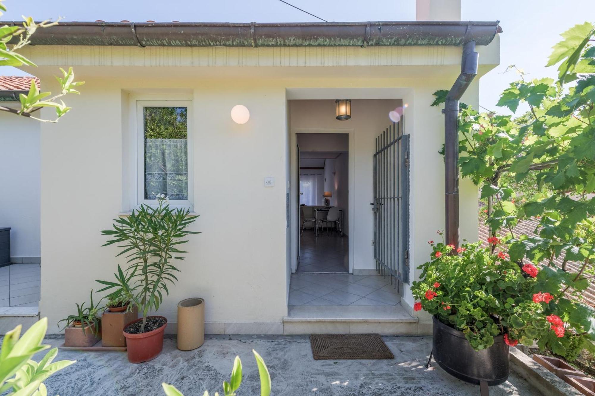 Beachfront Apartment Milan, With Balcony Σπλιτ Εξωτερικό φωτογραφία